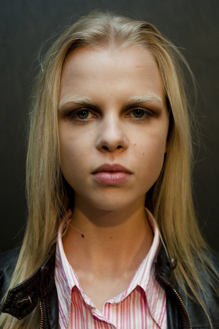 Modelo com make up de Daniel Hernandez para o desfile da Triton